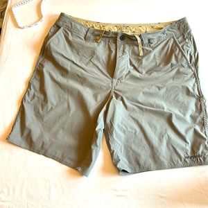 Patagonia Men’s 38 Wavefarer 20” like New